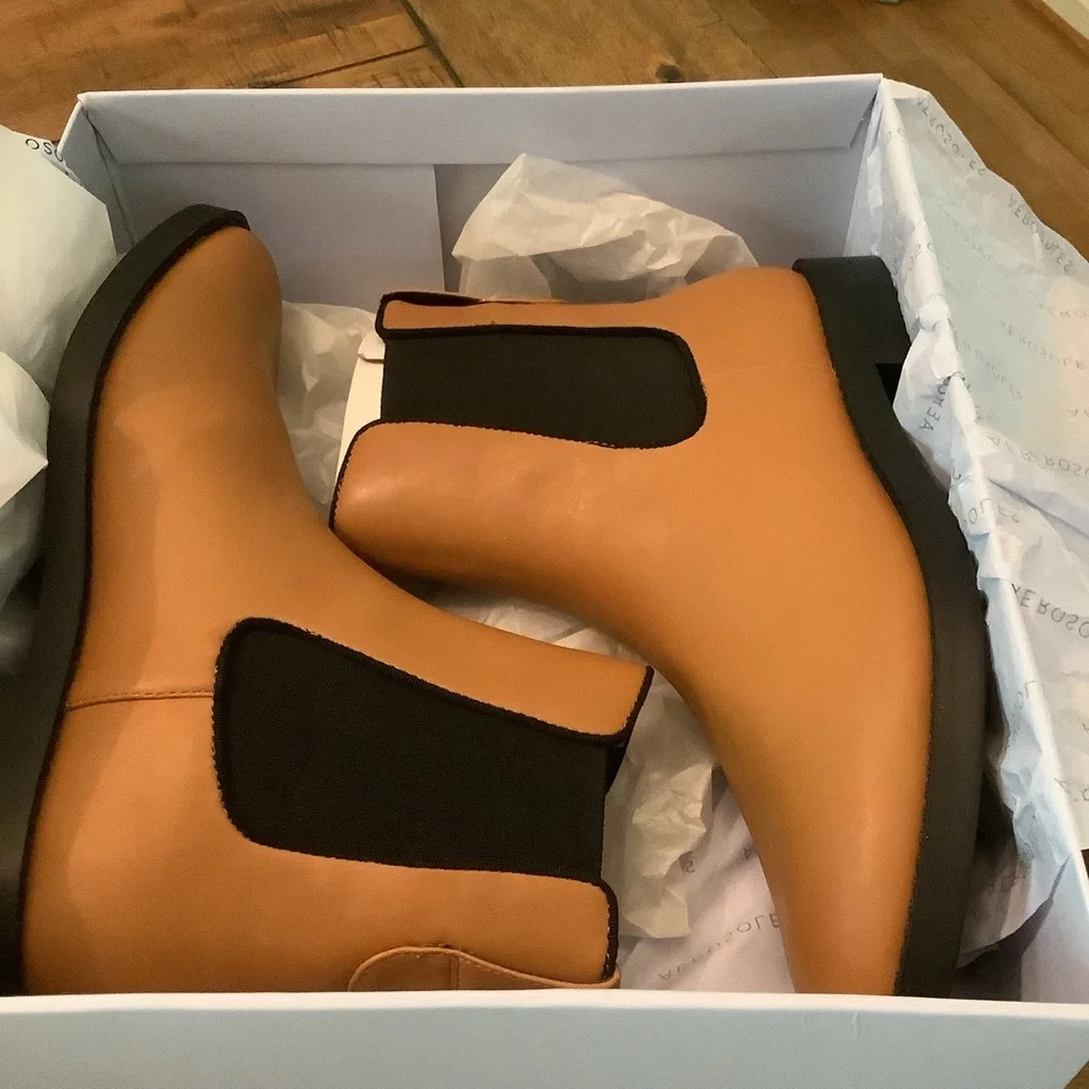 NIB AEROSOLES Tropea Camel Color Ankle Chelsea Boots Womens Sz 10